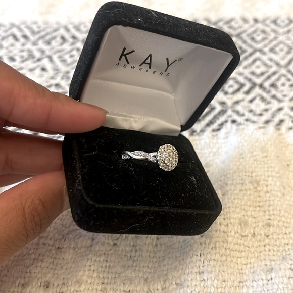 Second hand Kay Jewelers Engagement Ring - Picture 3 of 3